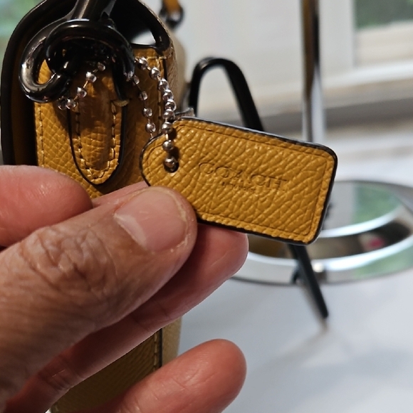 Coach EUC Mustard Yellow Envelope Crossbody Bag, Gun Metal Hardware - Picture 4 of 13
